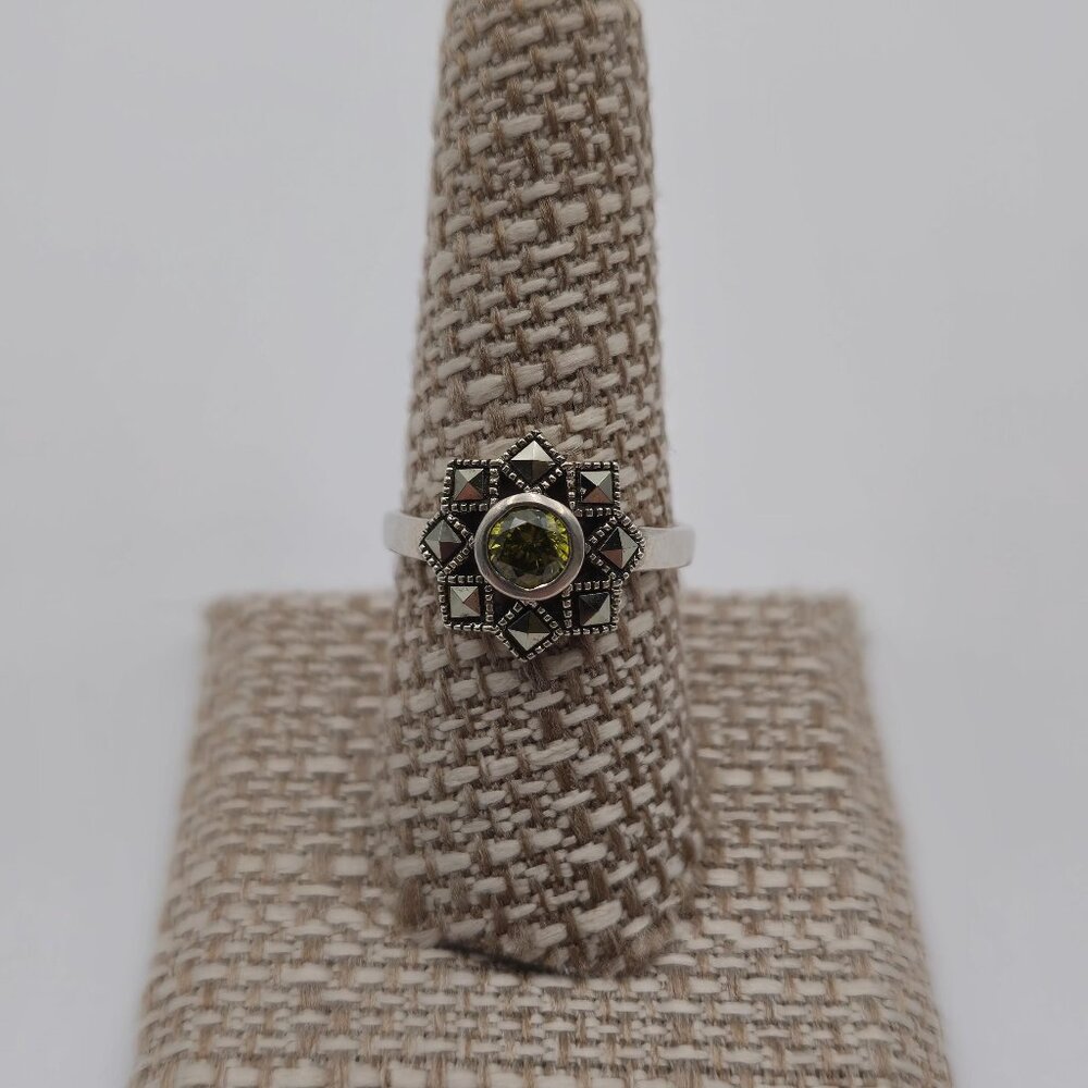 Size 8.75 Sterling Silver Green Cubic Zirconia And Marcasite Ring A1866